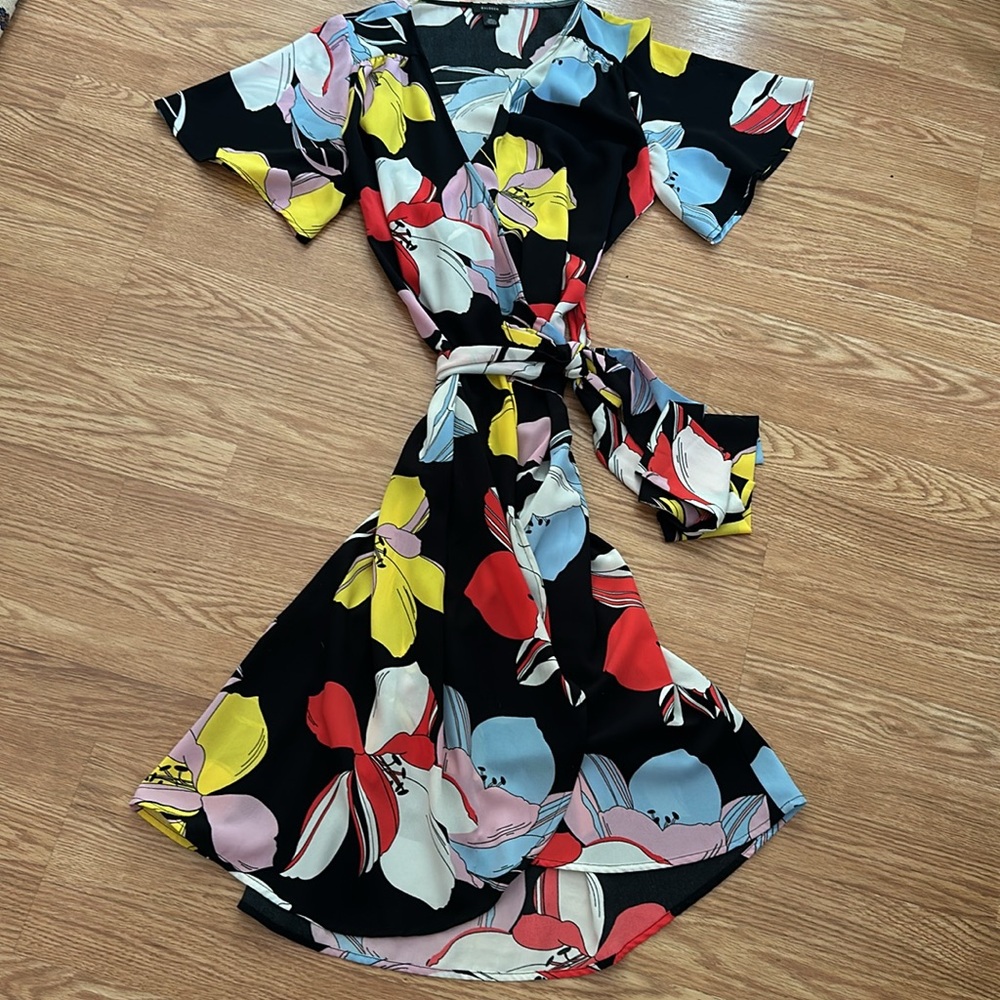 HALOGEN wrap floral midi dress. NWOT.  S/M